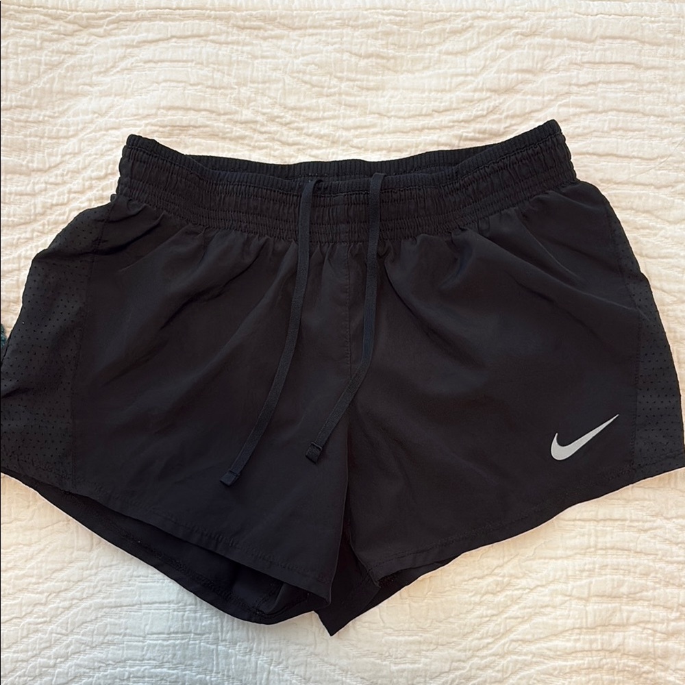 Nike Black Athletic Shorts Lightweight Moisture-Wicking